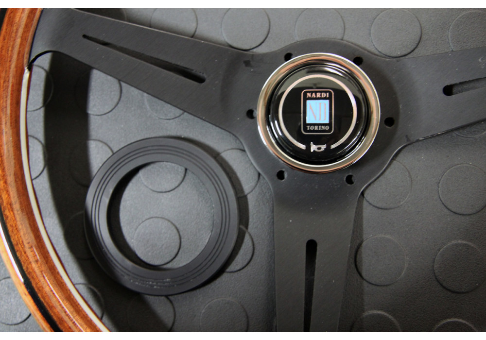 NARDI ステアリング 360 WOOD BLACK SPOKES N122 Nardi ND Classic 360mm Wood Steering Wheel | MrSteeringWheel